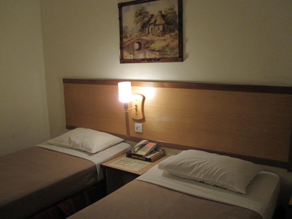 Hotel Sri Sutra - Sungai Buloh Петалинг-Джая Экстерьер фото